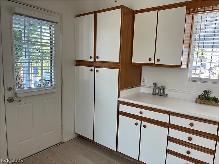 2300 Santa Clara Dr — Photo 8