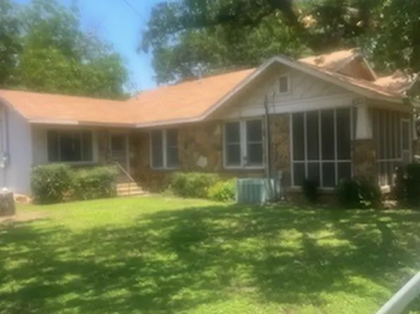 300 N 1st St, Bangs, TX 76823