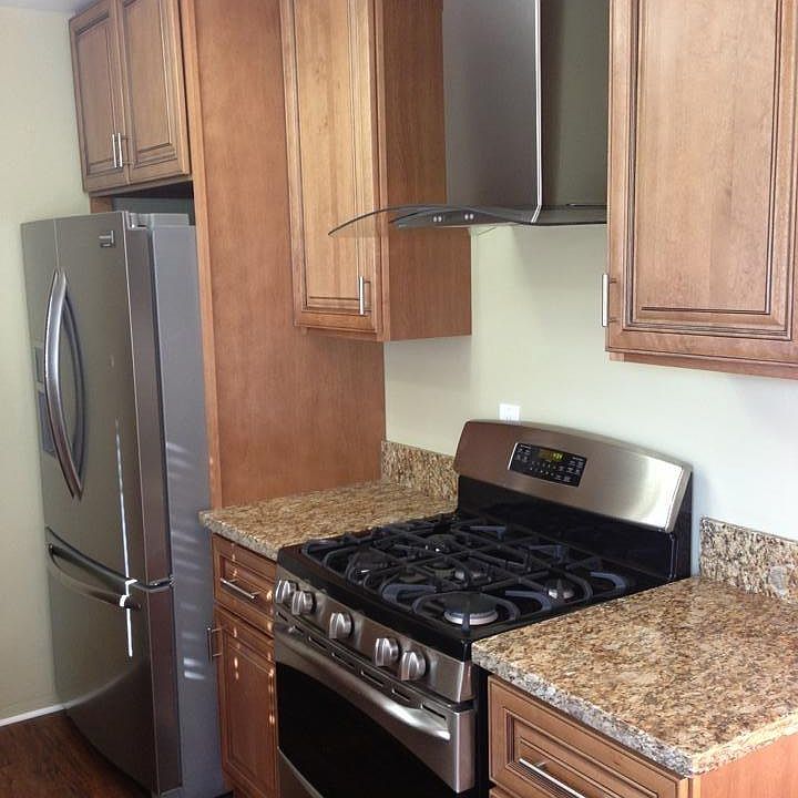 Gorgeous gourmet kitchen w/ custom granite
