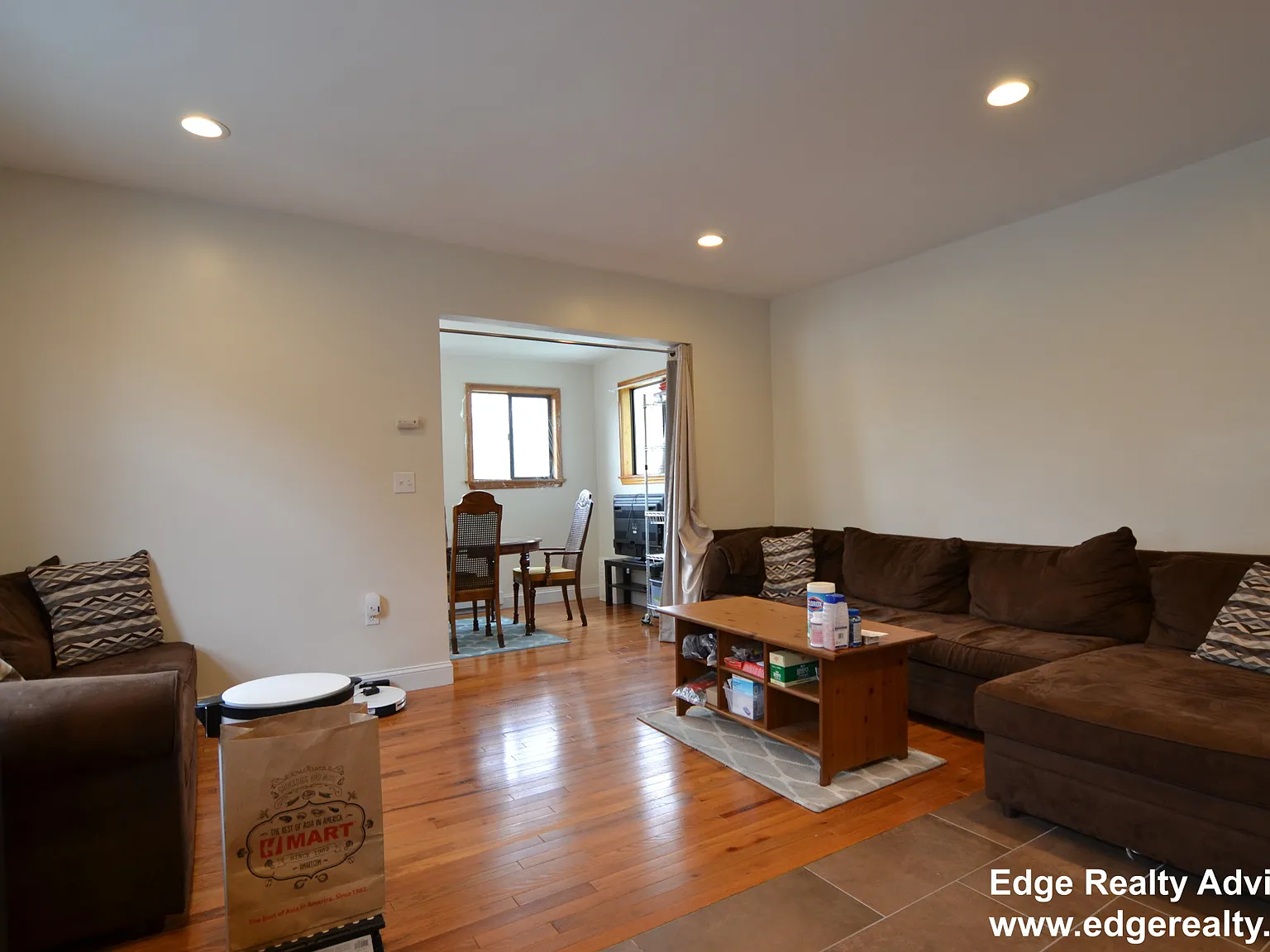 5 bed, 2.5 bath, 1900 sqft, $4,200 — Photo 3