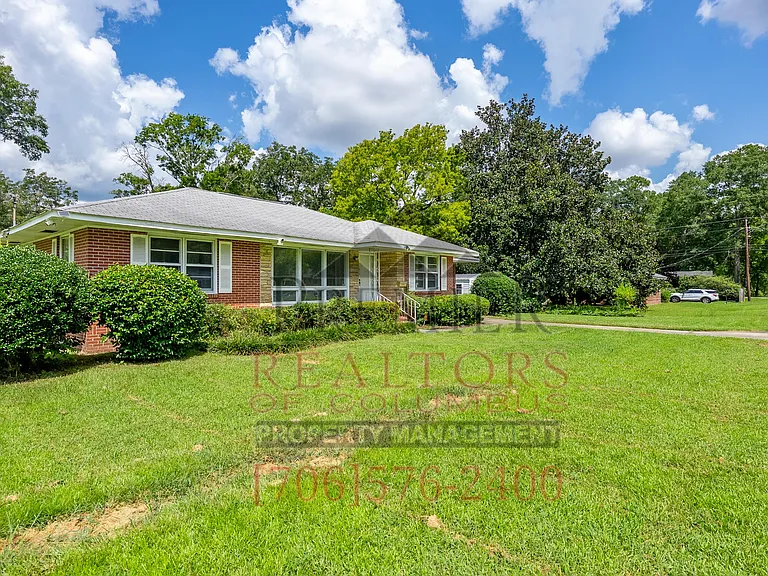 1819 Rosemary Ln — Photo 8