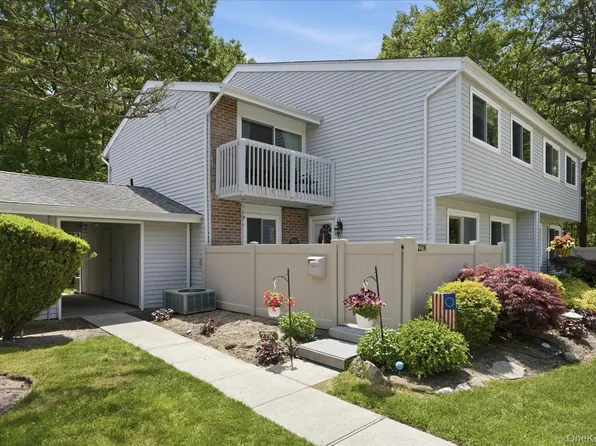 221 Springmeadow Drive #K, Holbrook, NY 11741