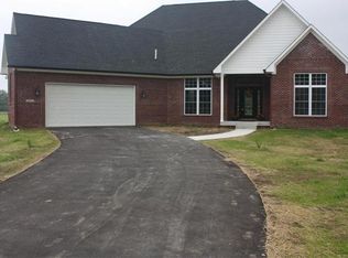 1055 S Golden Leaf Dr, Martinsville, IN 46151