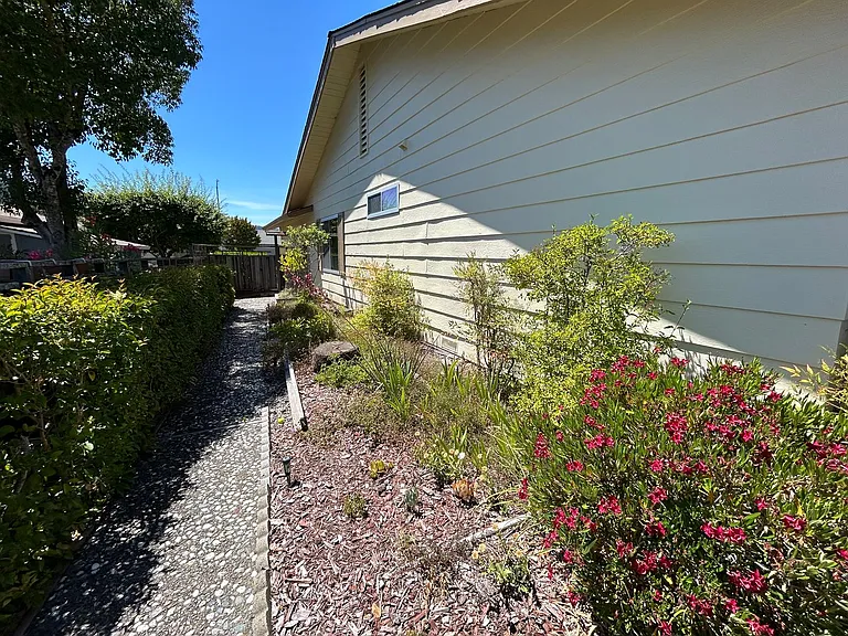266 Valley Oaks Dr — Photo 21