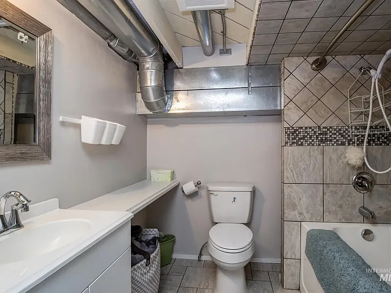 247 Young Ave — Photo 13