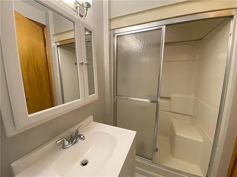439 Crestview Dr — Photo 29
