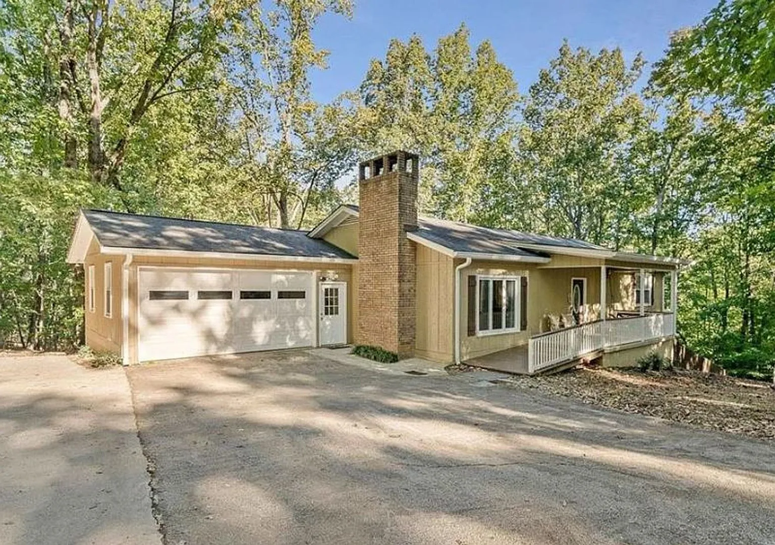 Spacious 4-Bedroom Home with the Privacy You've Been Looking For — Photo 1