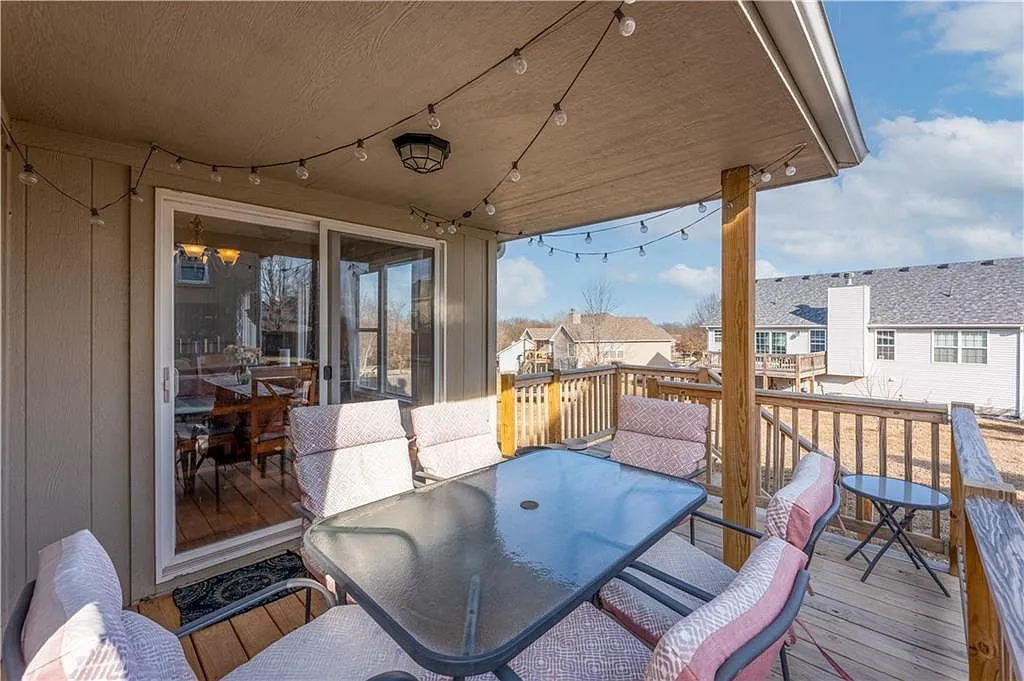 4 bed, 2641 sqft, $2,285 — Photo 2
