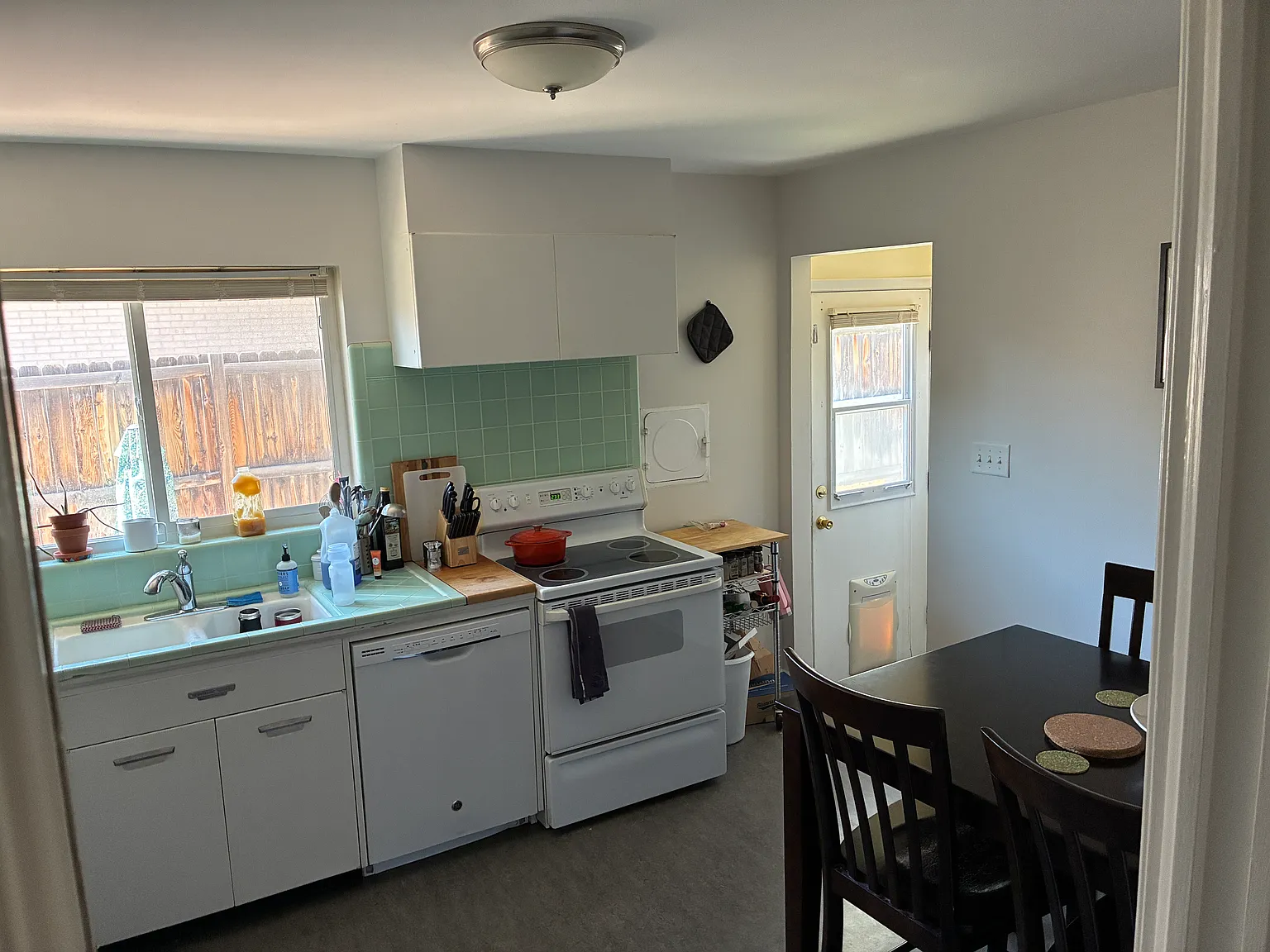 3 bed, 2200 sqft, $1,250 — Photo 4
