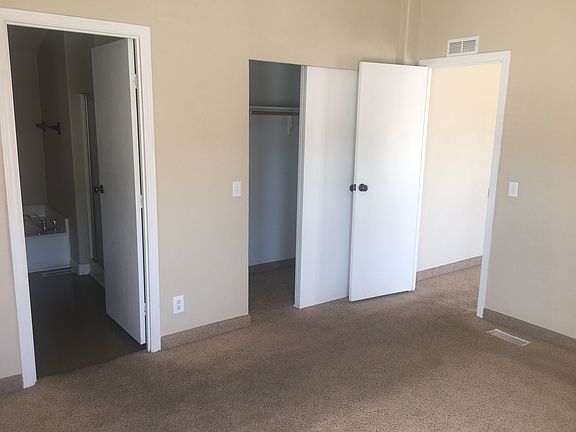 Master/bath/walk in closet