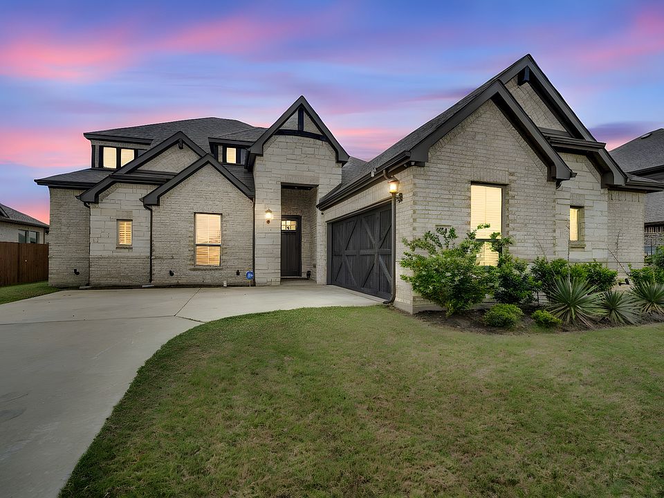 1st image of 624 Sirius Dr