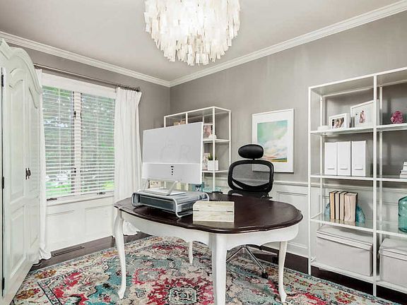 4th image of 50 Thornbury Ln
