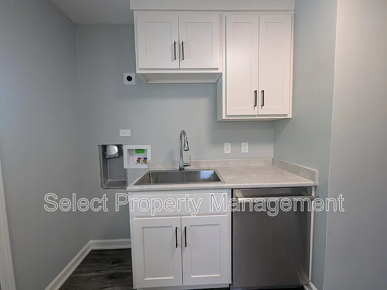 920 Courtney Dr — Photo 7