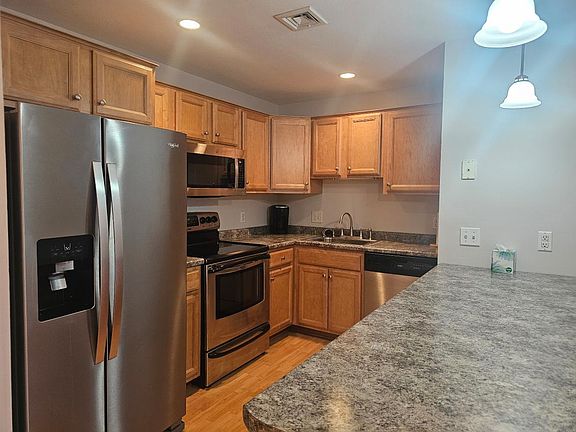3rd image of 28 James St Unit 65
