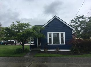 906 7th St, Anacortes, WA 98221