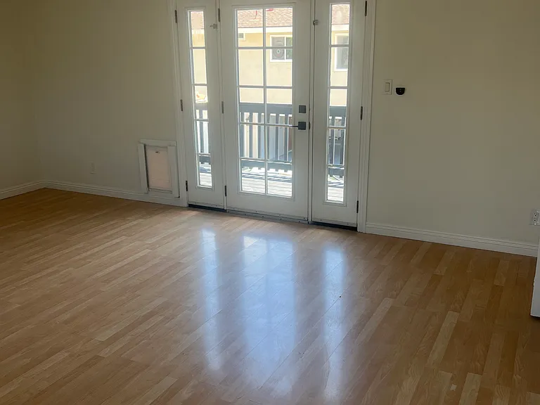 352 Portland Cir — Photo 4