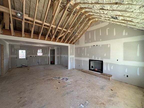 5th image of 172 Joliet Dr