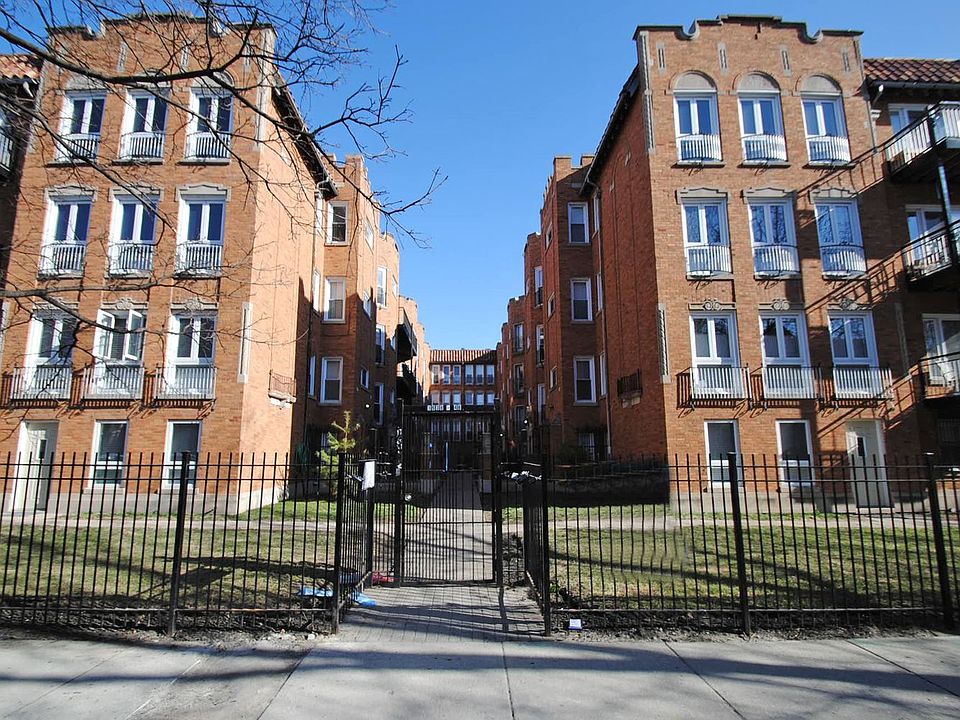 1st image of 1642 W Greenleaf Ave #46