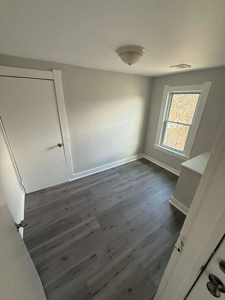 182 Hewitt St — Photo 4