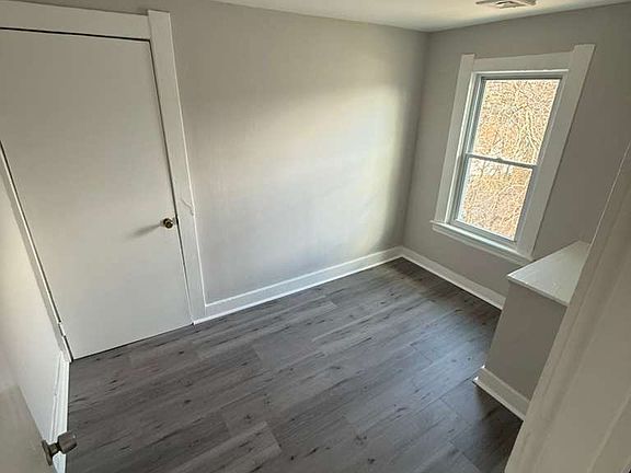 4th image of 182 Hewitt St