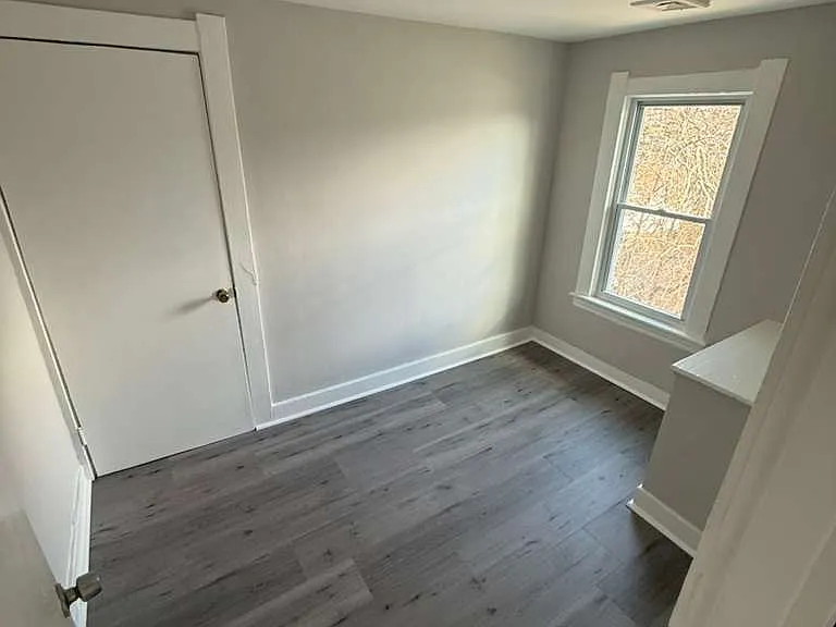 182 Hewitt St — Photo 4