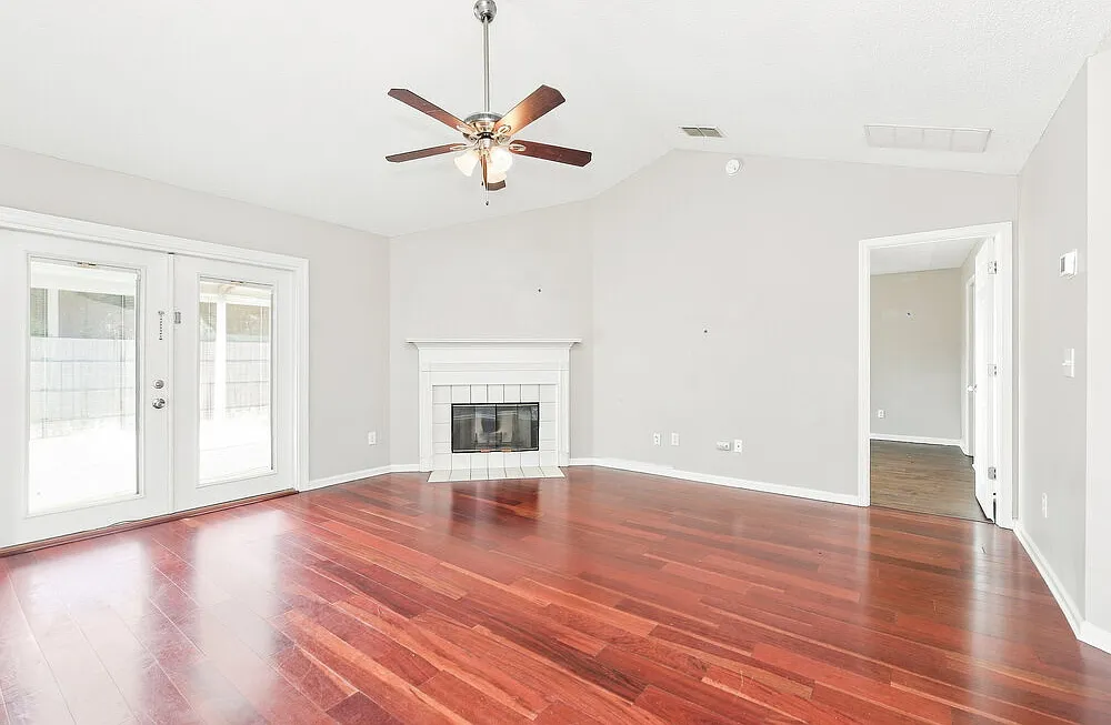 3 bed, 2.0 bath, 1492 sqft, $2,200 — Photo 4