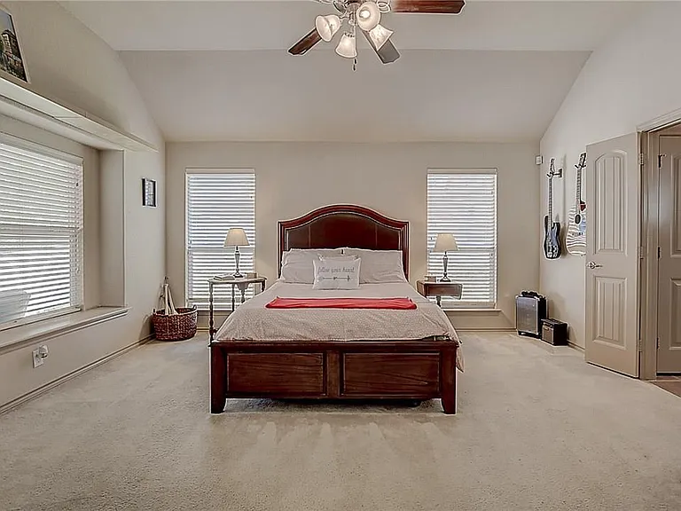 5009 Holliday Dr — Photo 26
