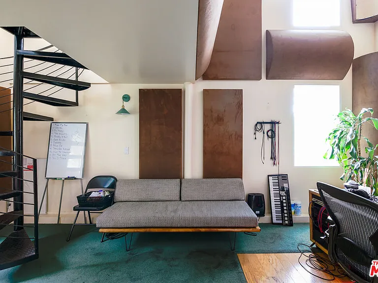 2216 Bancroft Ave — Photo 40