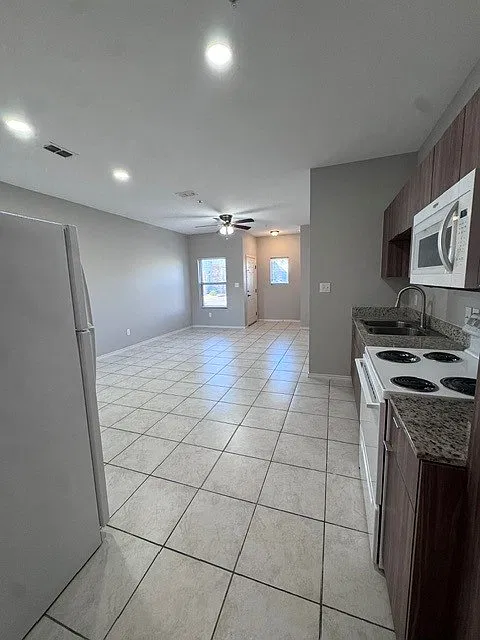 2 bed, 1.5 bath, 1089 sqft, $950 — Photo 3