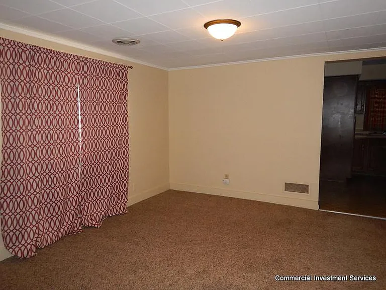 409 W 3rd St — Photo 16