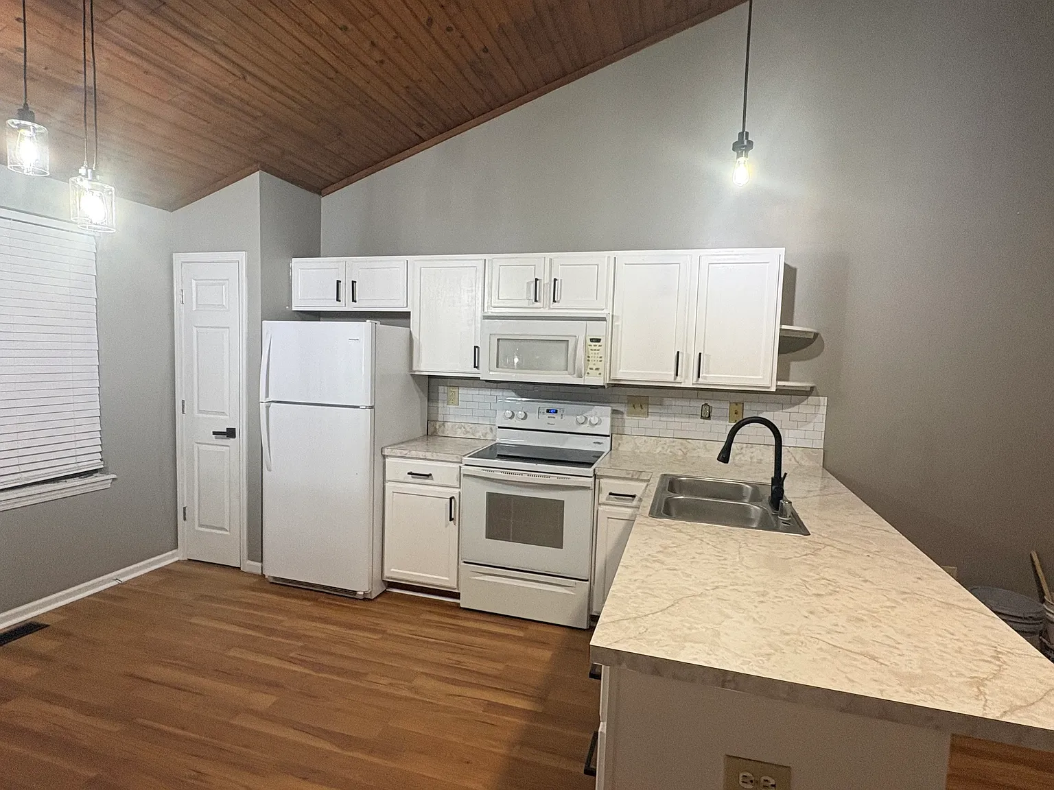 2 bed, 1008 sqft, $1,475 — Photo 2