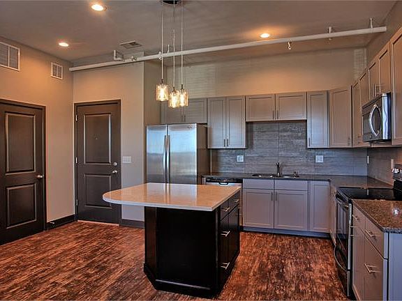 2nd image of 464 Main St Ste C