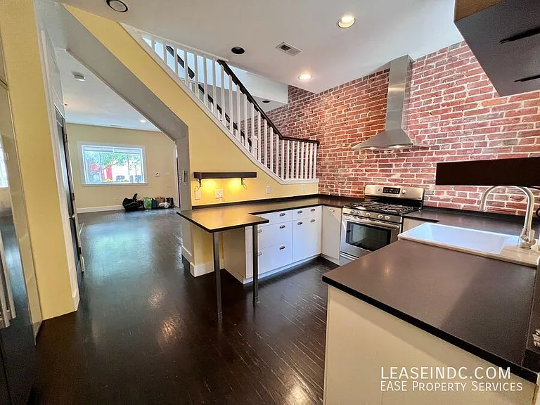 1906 9th St NW — Photo 7