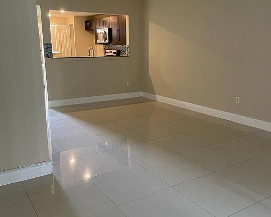 3rd image of 850 NE 209th Ter #102-31