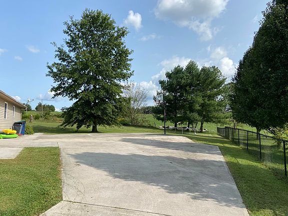 4th image of 240 Deerwood Dr