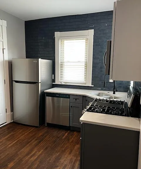382 Wyandotte Ave — Photo 6