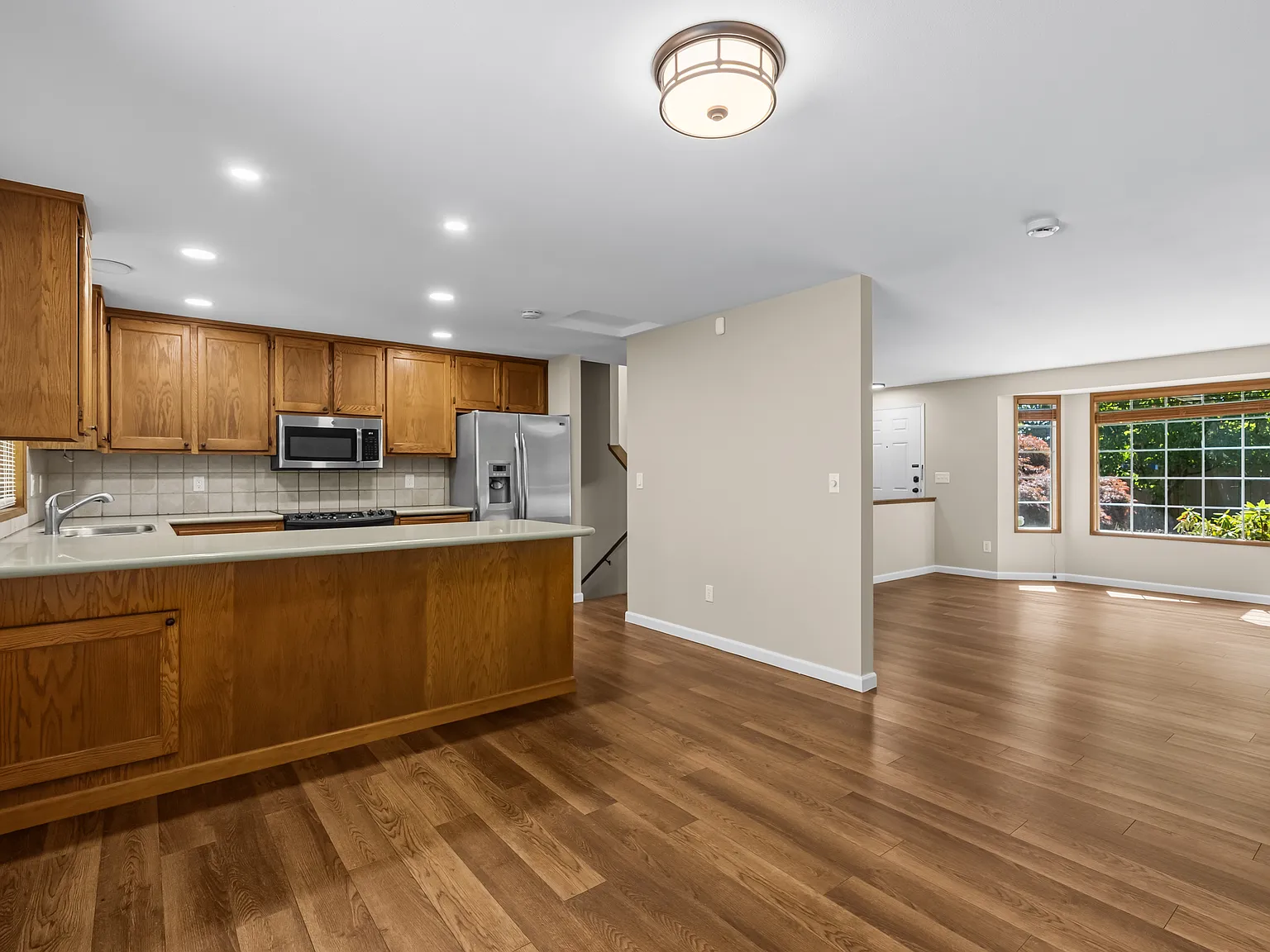 4 bed, 2.5 bath, 1880 sqft, $3,900 — Photo 4