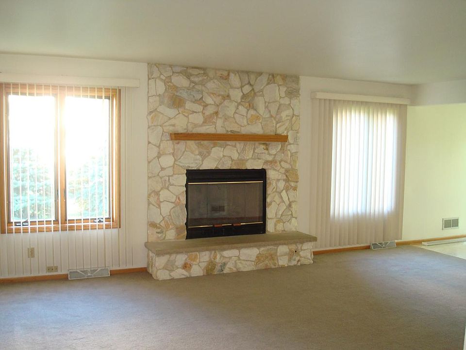 LR Georgia PecanMarble natural stone/gas fireplace