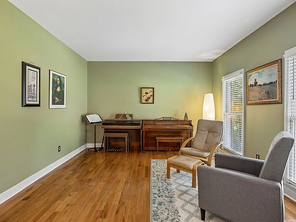 5th image of 1077 Beech Tree Ln