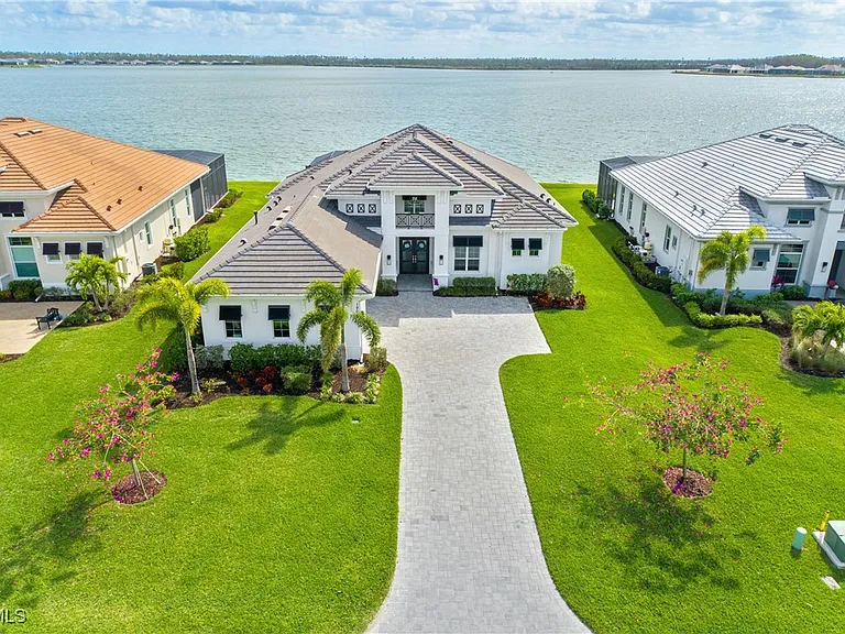 19053 Wildblue Blvd — Photo 2