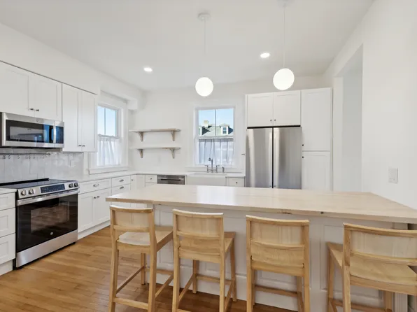 7 Rhode Island Ave Unit 2, Newport, RI 02840