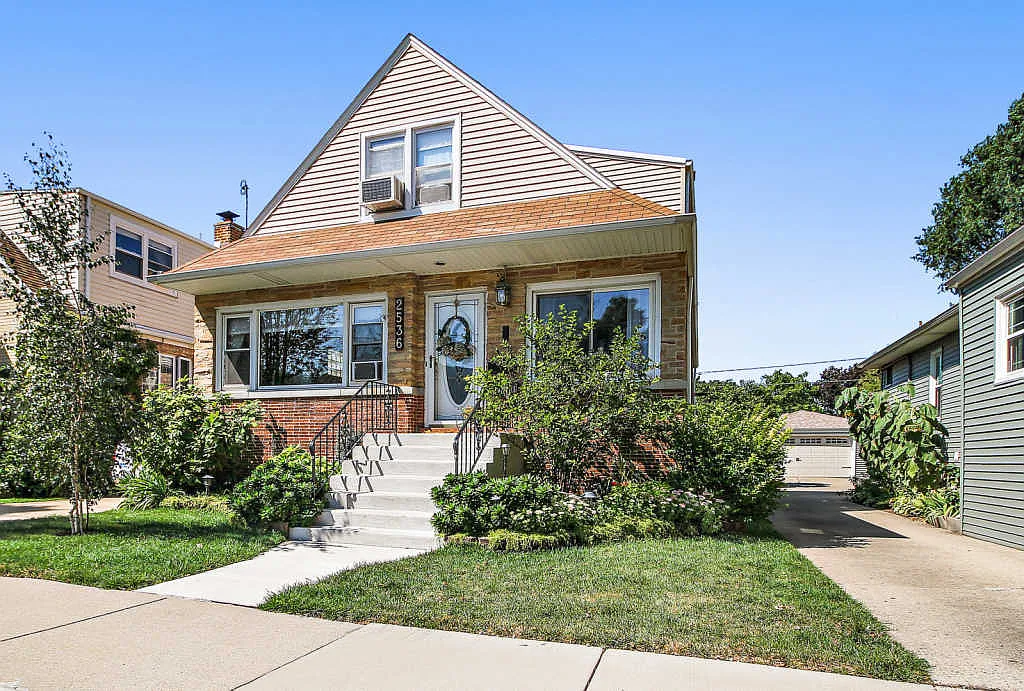 2536 Webster St photo 1