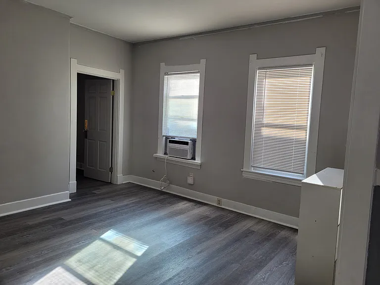 112 Boston Ct — Photo 9