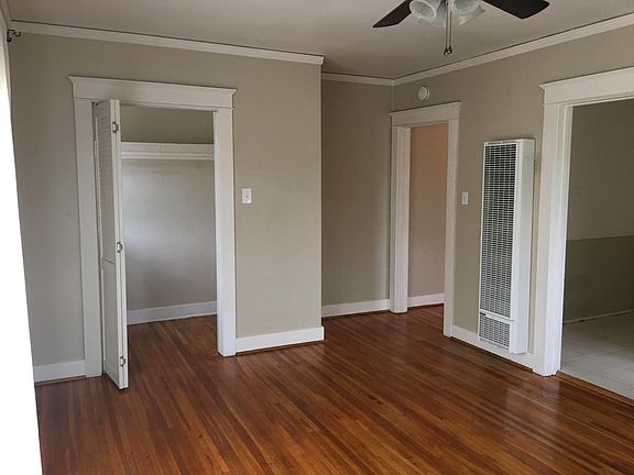 4th image of 221 Termino Ave #A