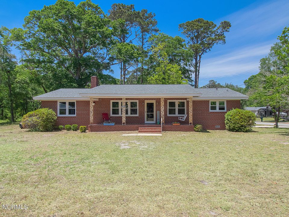 1st image of 809 E Leonard Street