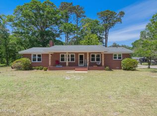 809 E Leonard St, Southport, NC 28461