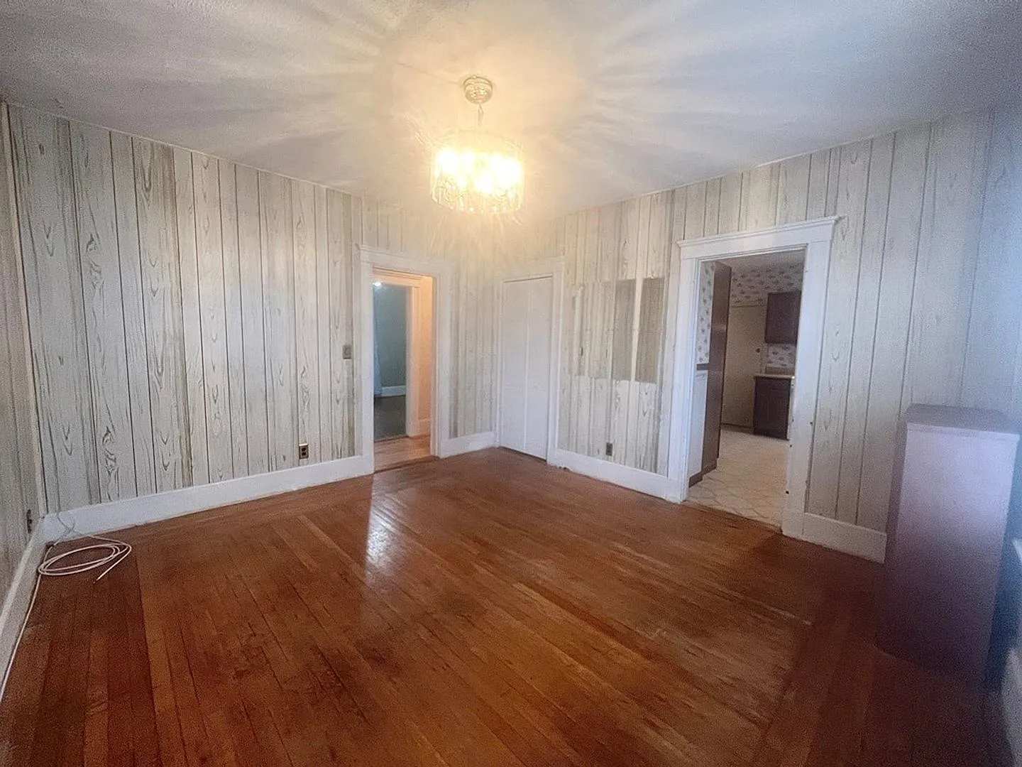 3 Off-Street Parking & In-Unit Laundry 3-bed — Photo 4