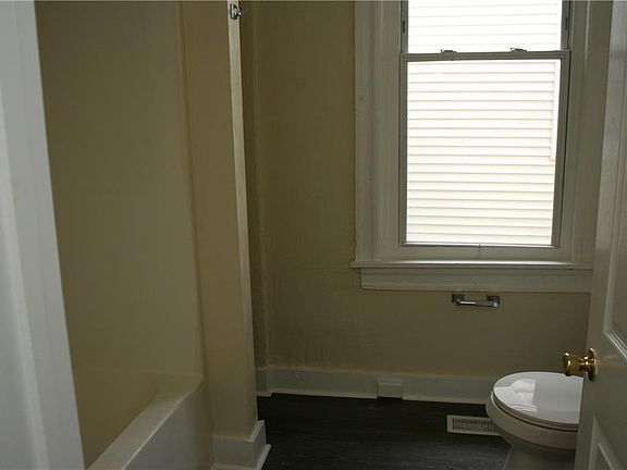 5th image of 237 W 31st St #1