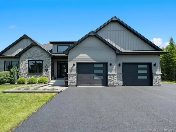 49 Chanterelle St, Moncton, NB E1H 0L5