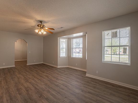 4th image of 1156 Middle Dr